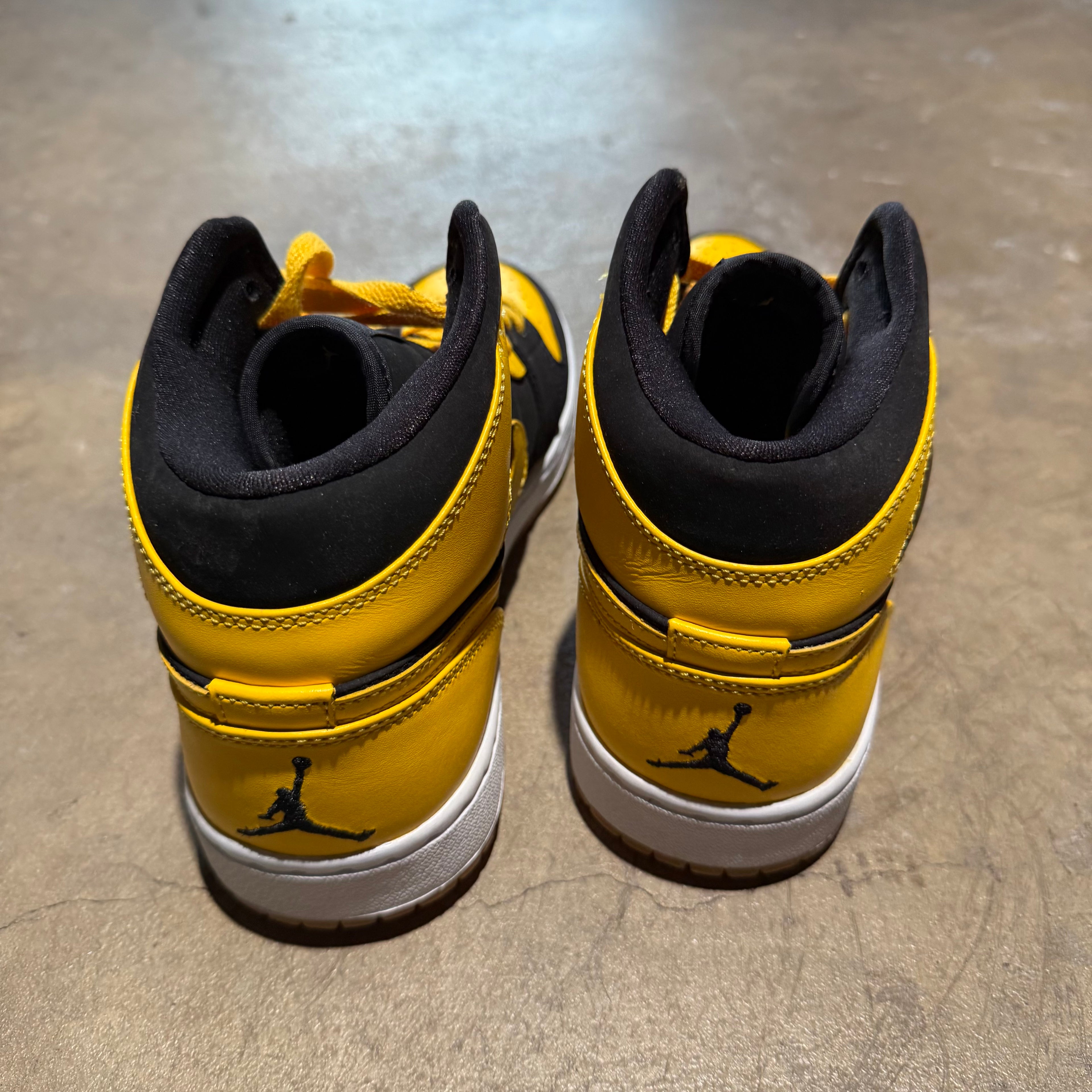 size 9 - Jordan 1 High ' BMP New Love '
