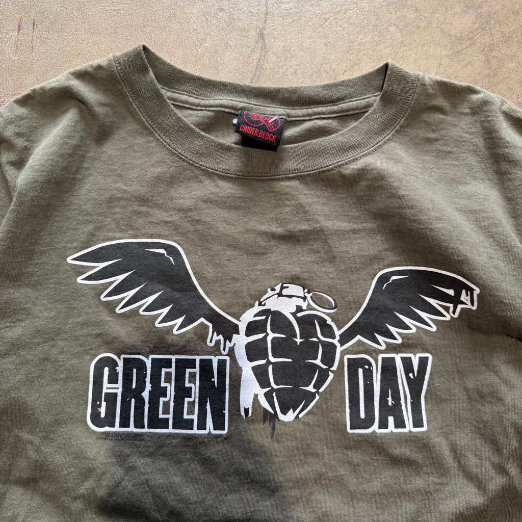 size medium - Vintage ' 2004 Green day ' tee