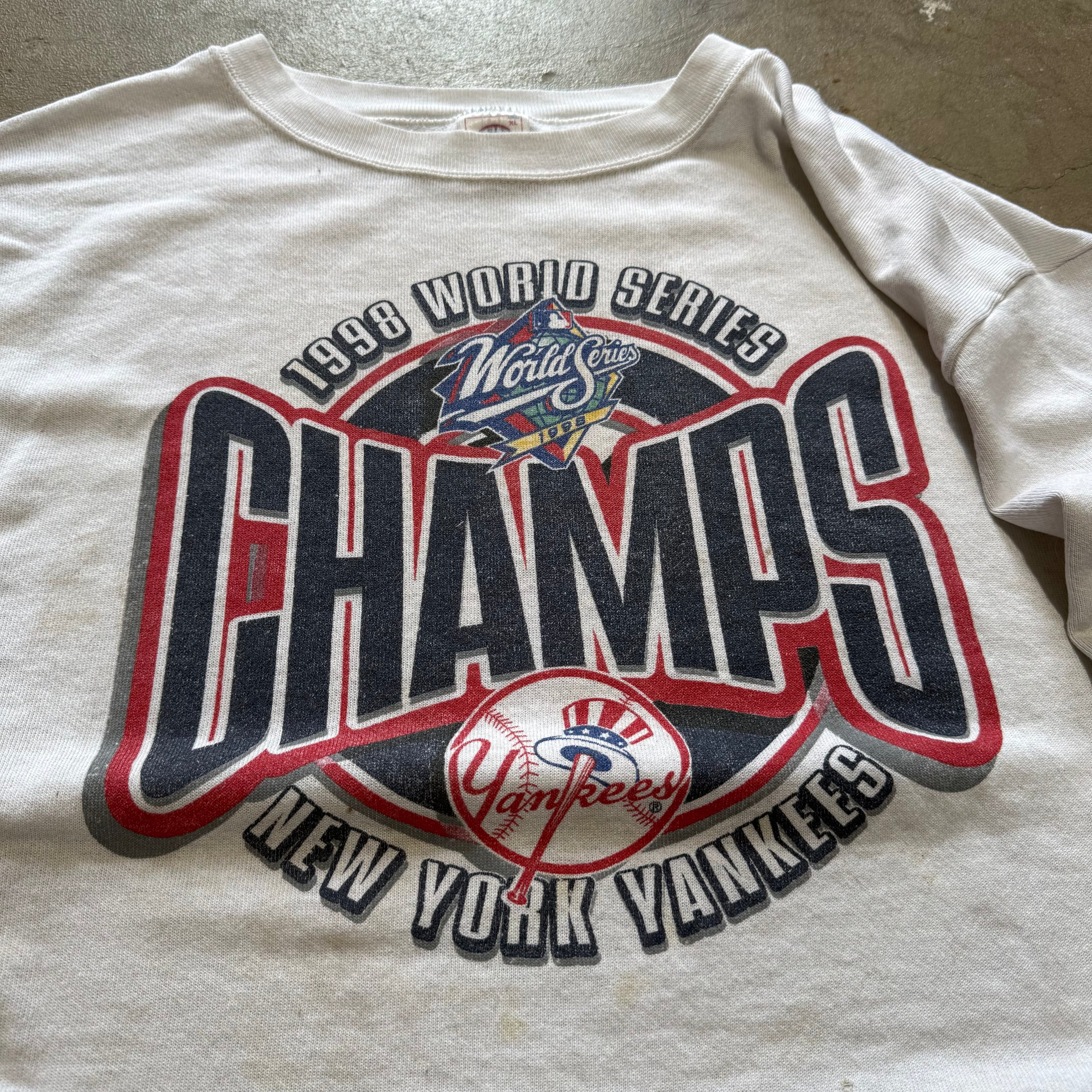 size xl - Vintage ' 1998 Yankees World Series Champs ' crewneck