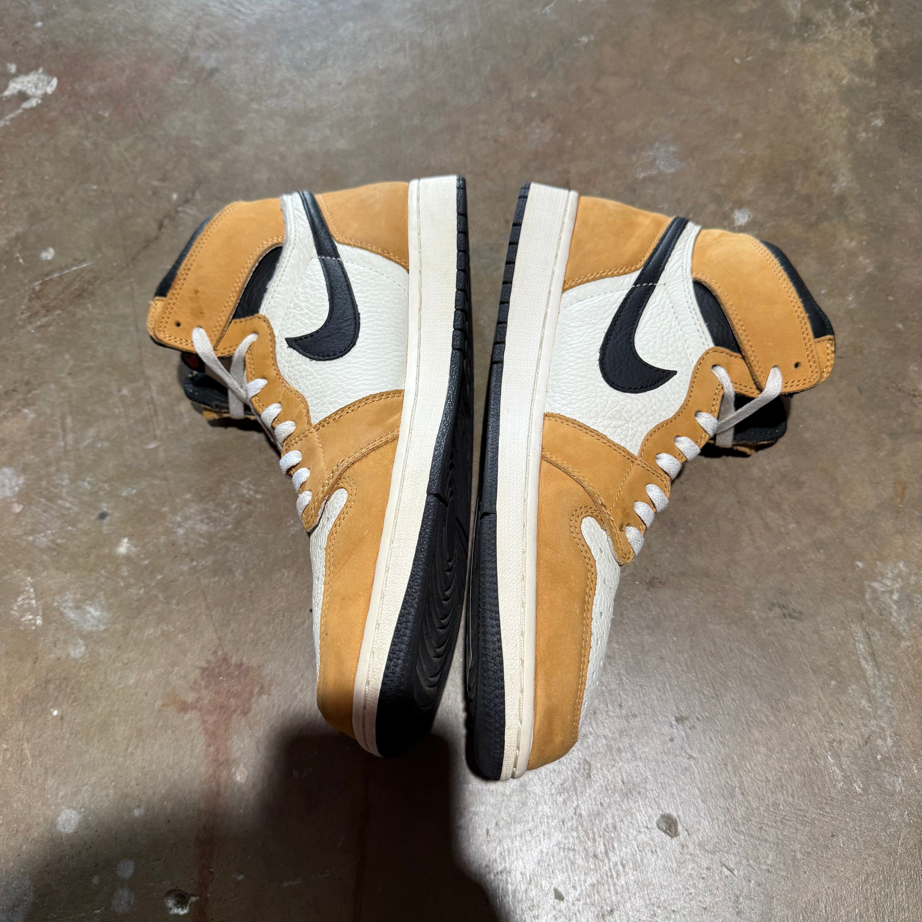 size 12 - Jordan 1 High Retro ' Rookie of the Year '