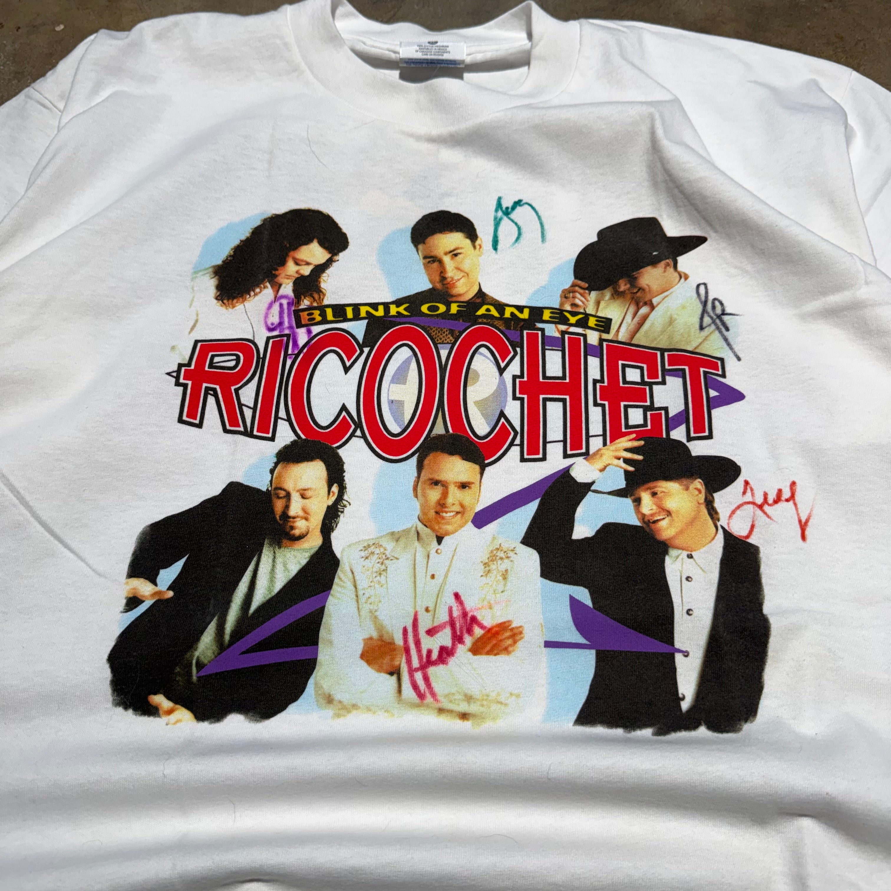 size xl - Vintae ' Ricochet Blink Of An Eye ' tee