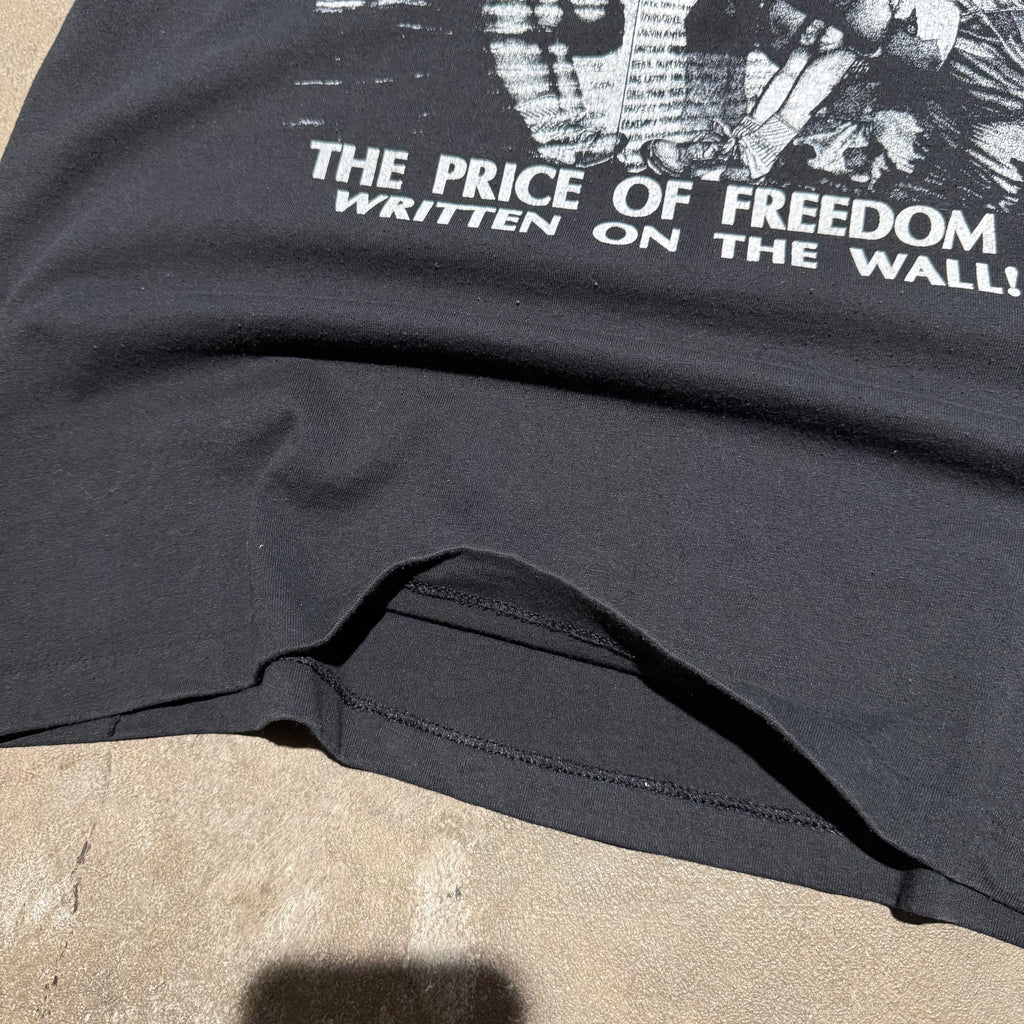 size large - Vintage ' Vietnam War Remember 1959 - 1975 ' tee