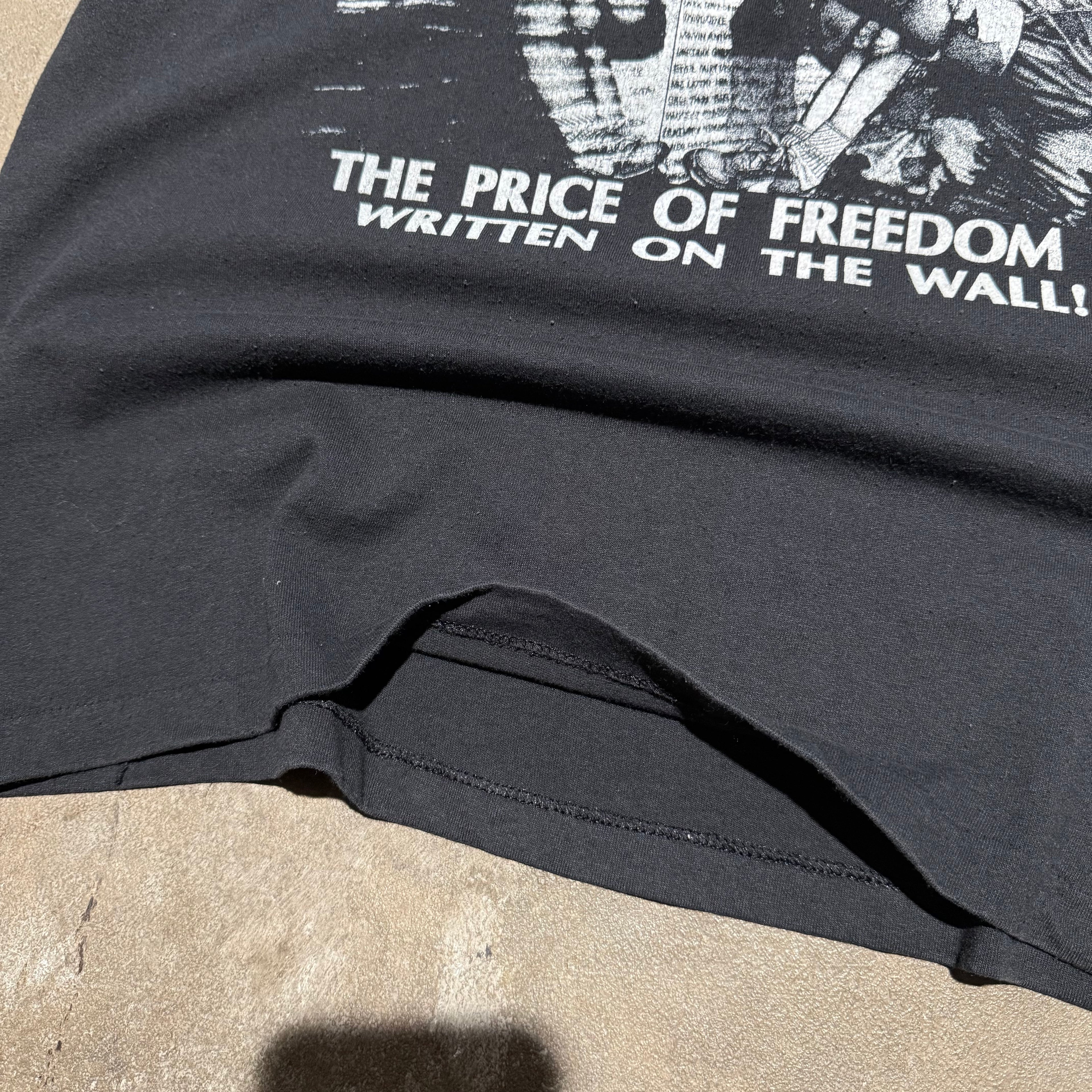 size large - Vintage ' Vietnam War Remember 1959 - 1975 ' tee
