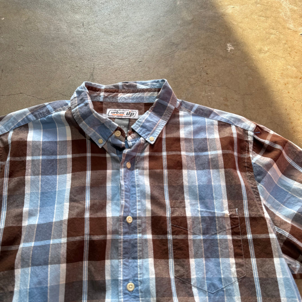 size xl - Vintage ' urban up pipeline button up ' tee