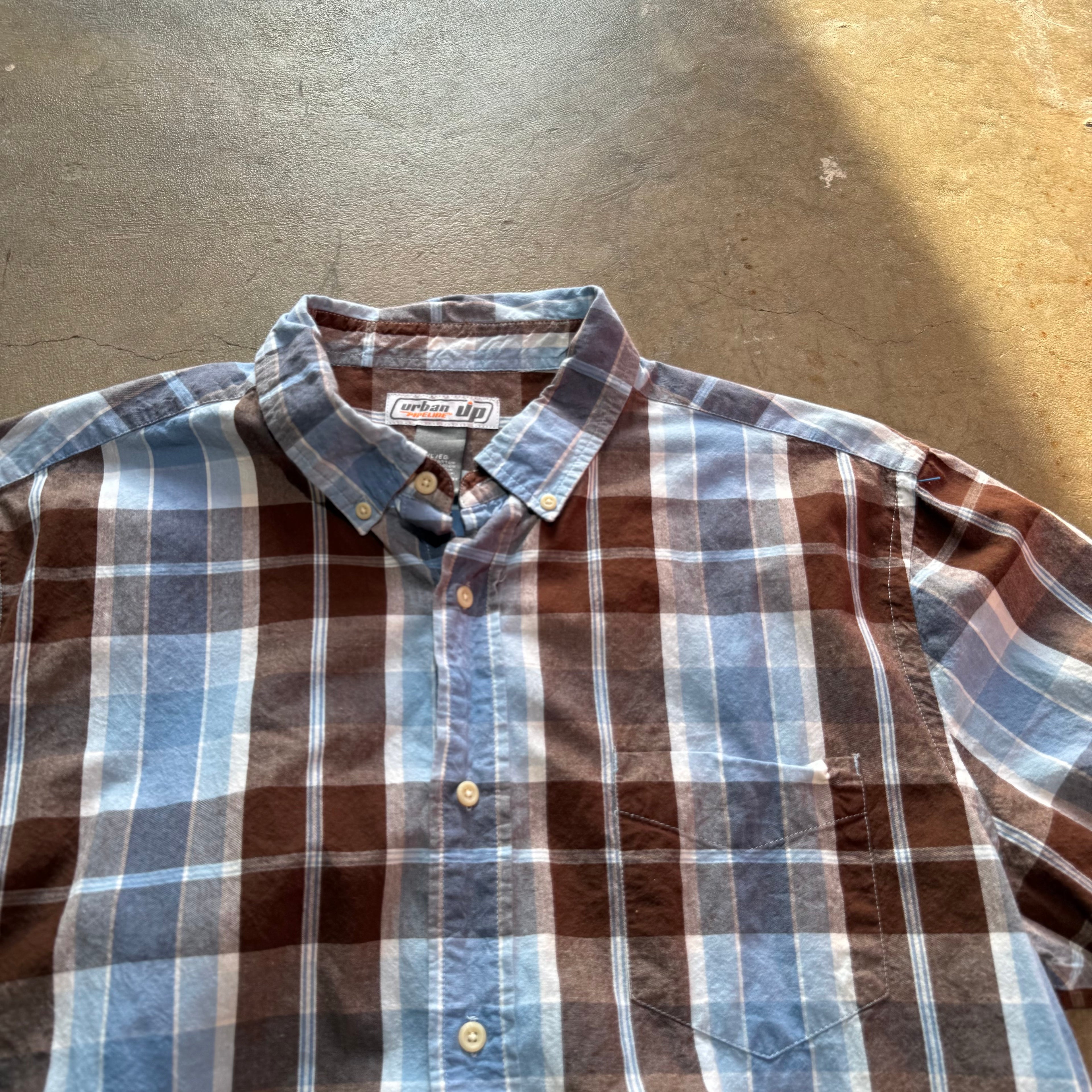 size xl - Vintage ' urban up pipeline button up ' tee