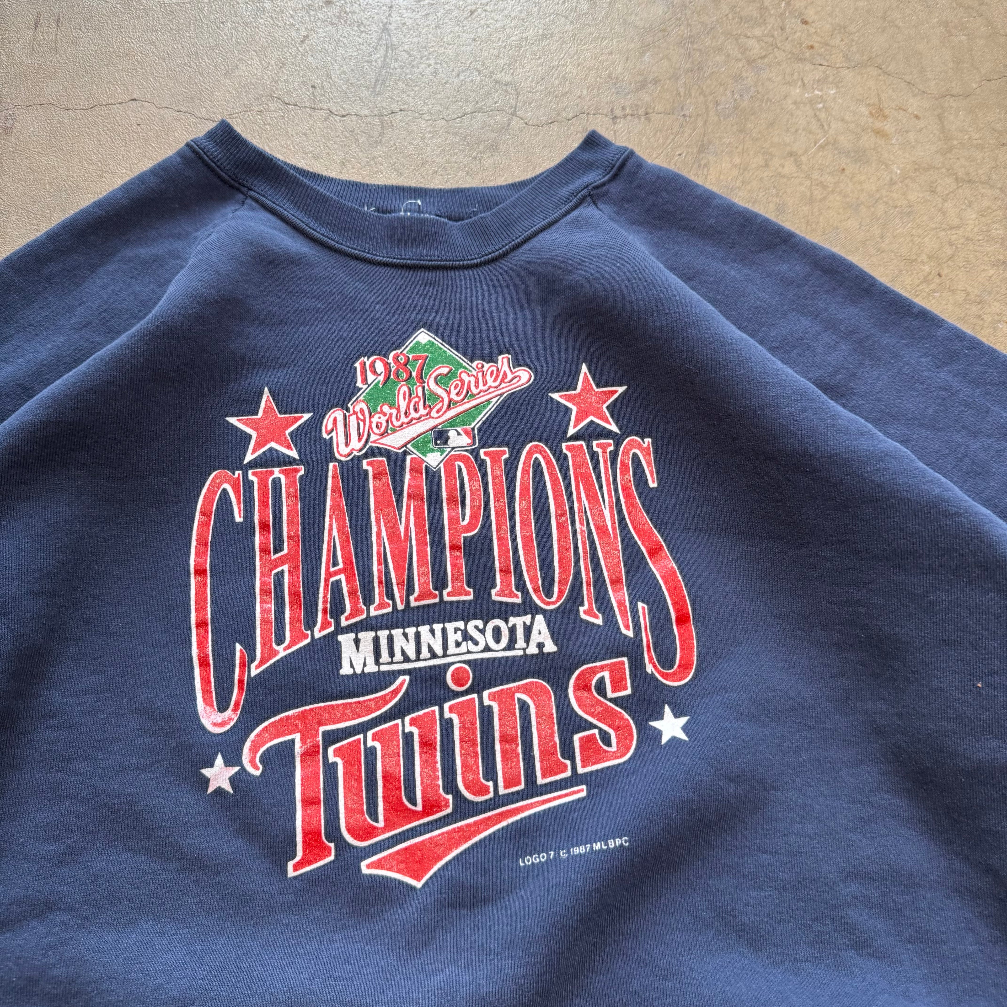 size large - Vintage ' 1987 Minnesota Twins World series Champions ' crewneck