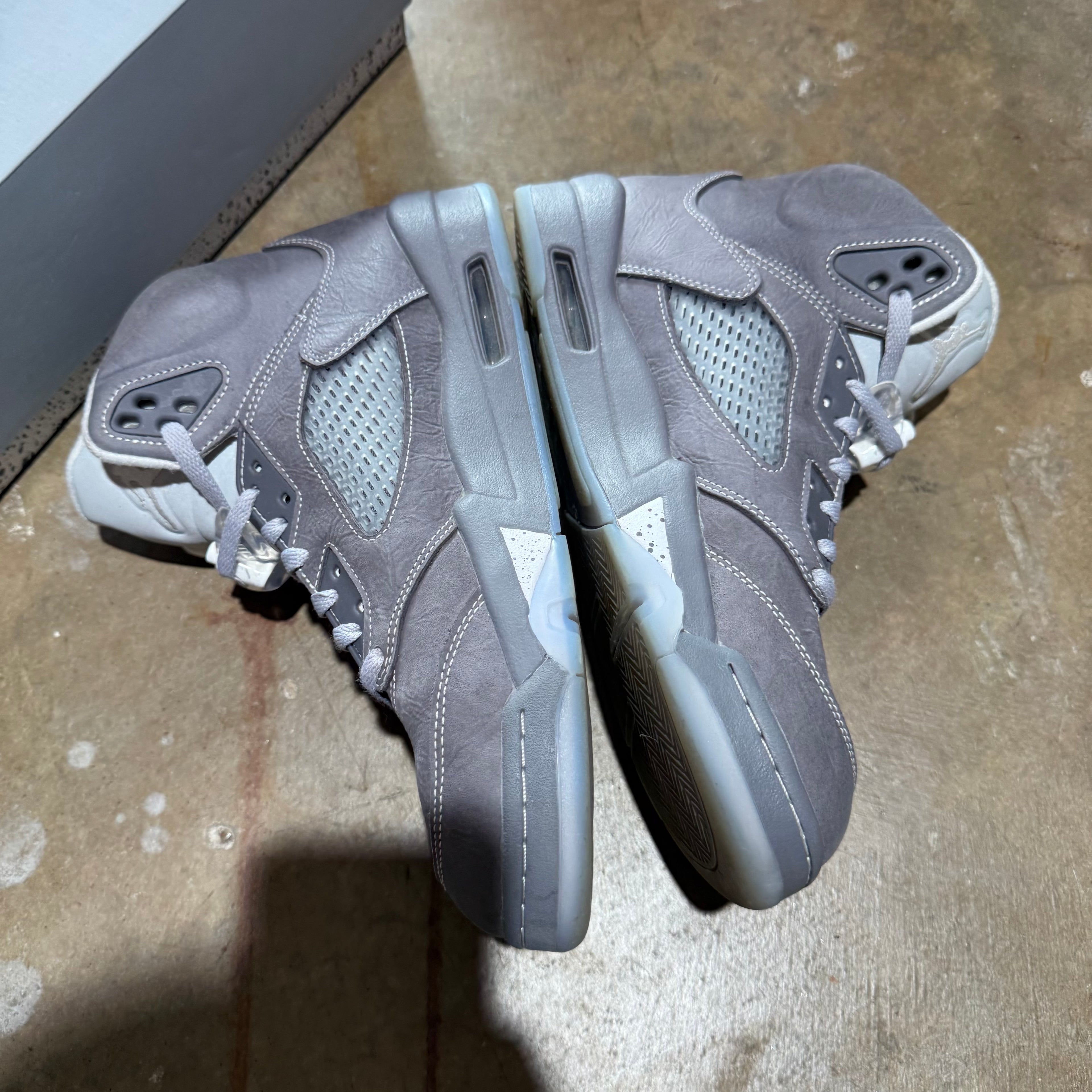 size 10 - Jordan 5 Retro ' Wolf Grey '