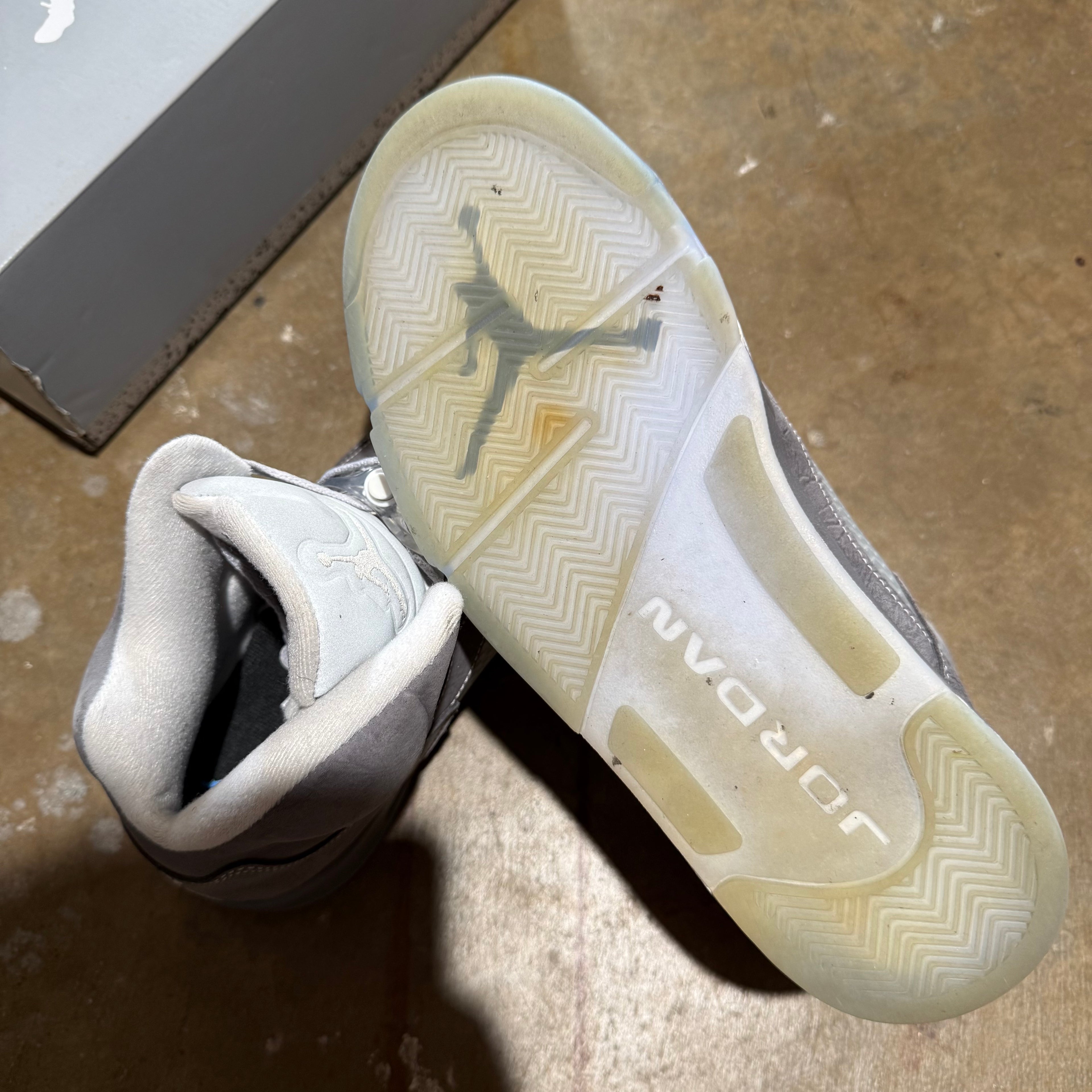 size 10 - Jordan 5 Retro ' Wolf Grey '