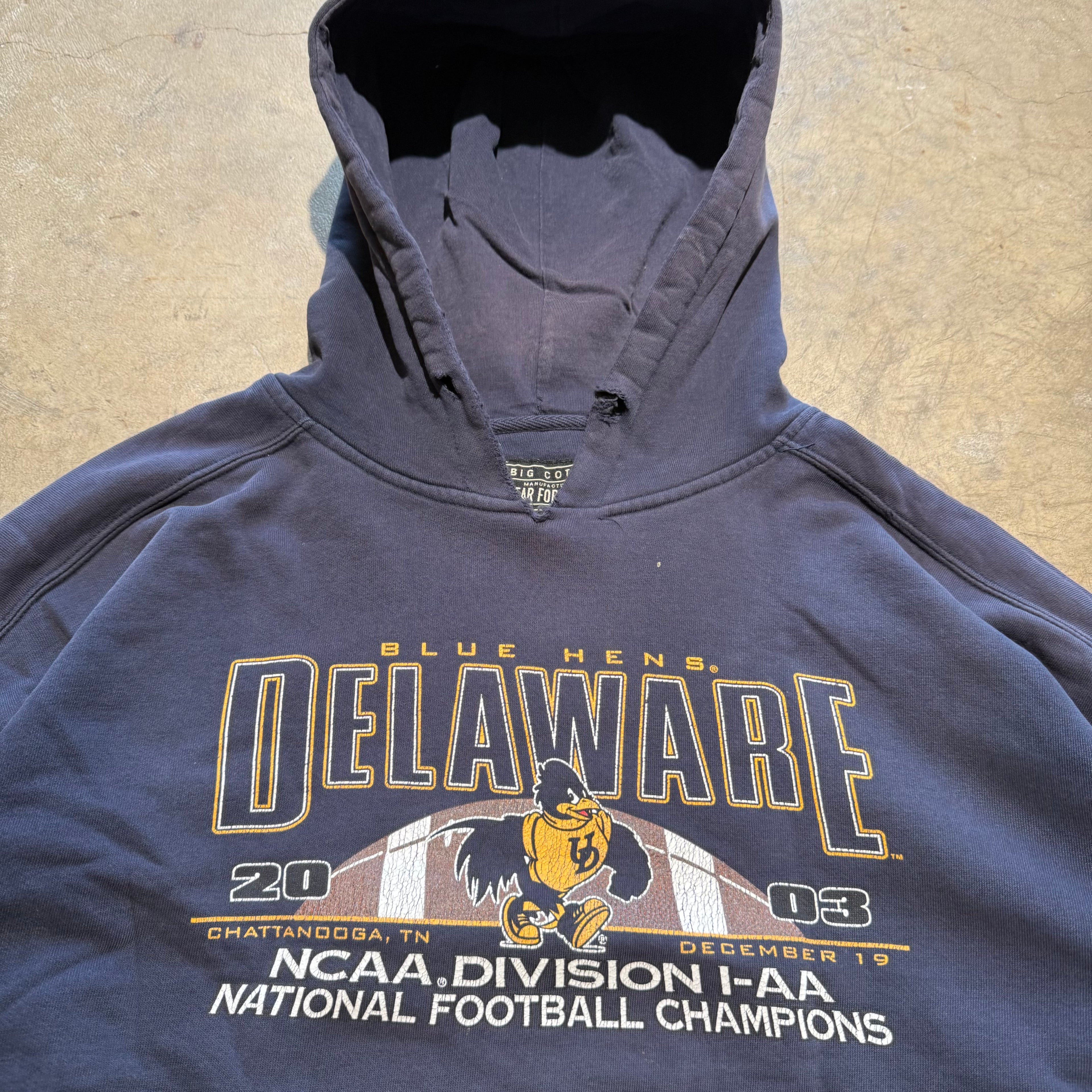 size xl - Vintage ' 03 Blue Hens Delaware NCAA Champs ' hoodie