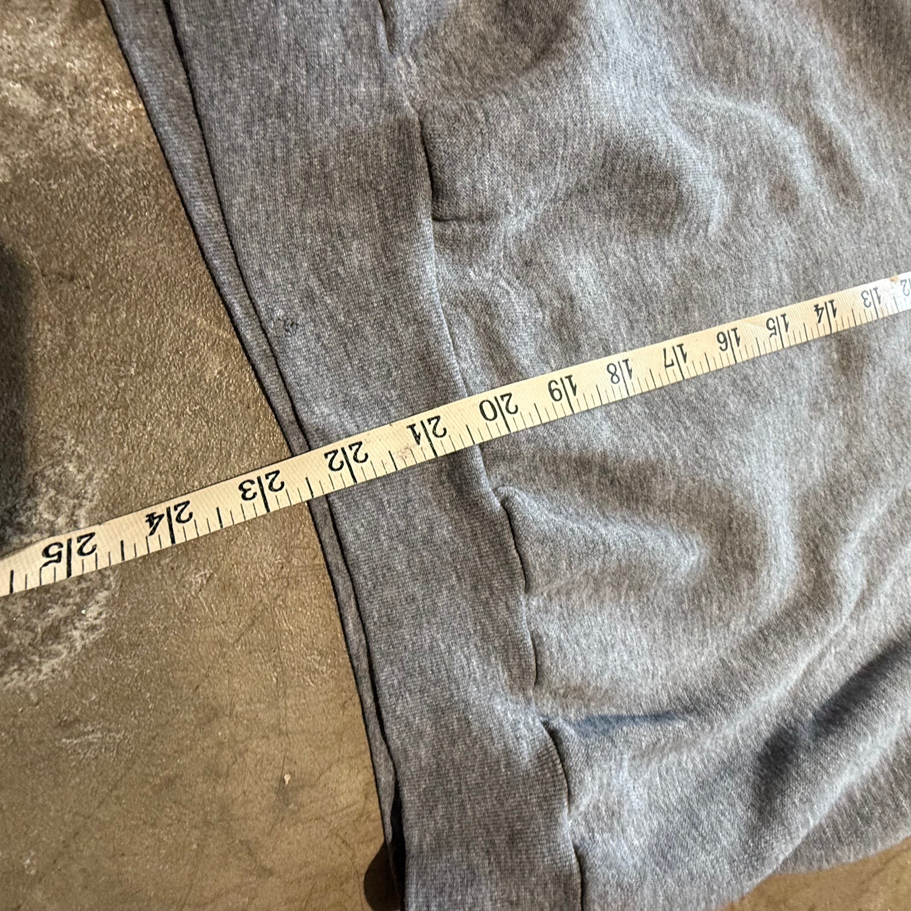 size medium - Vintage ' 80's University of North Carolina  Architure ' crewneck