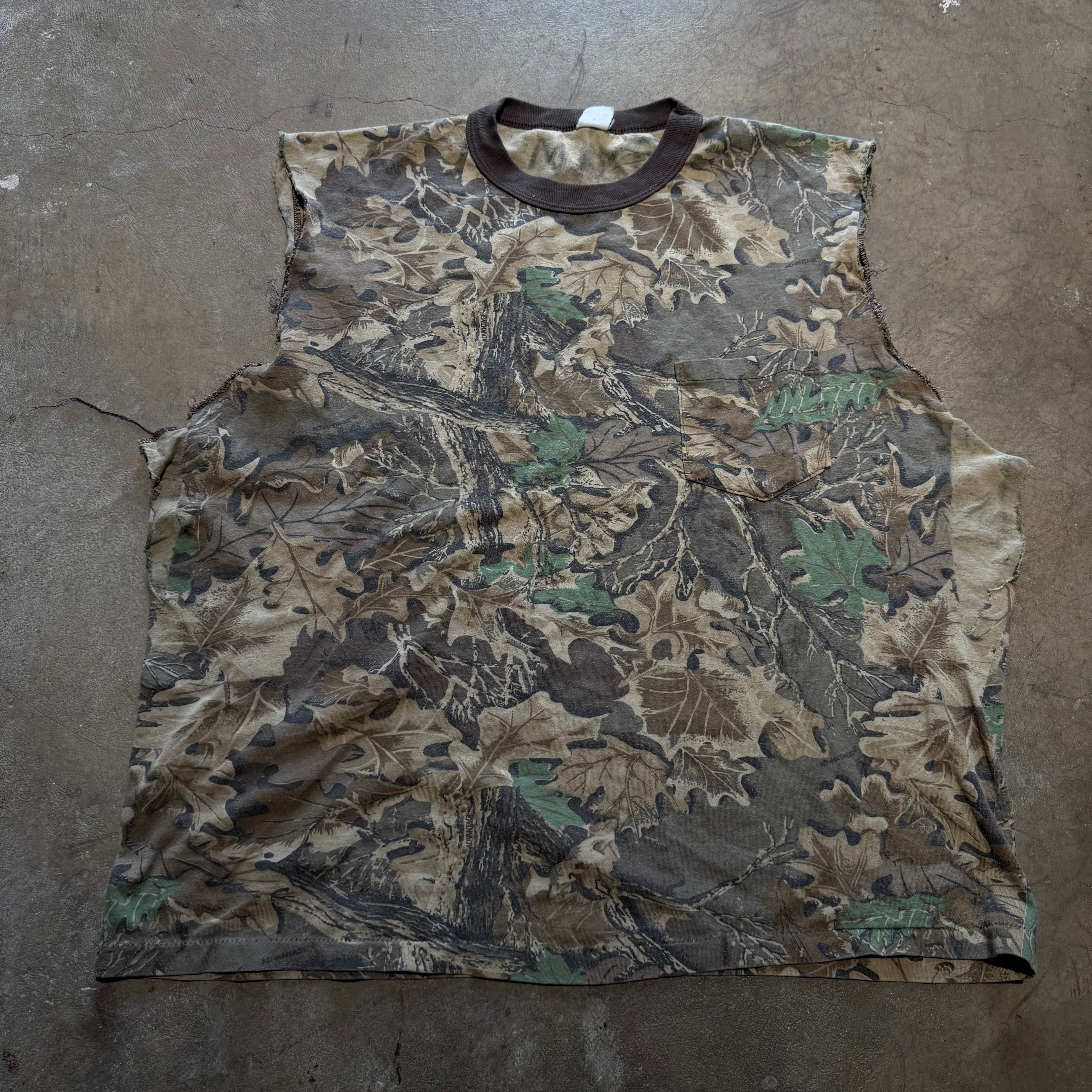 size xl - Vintage ' 80's Camo Realtree Cut off sleeves ' tee