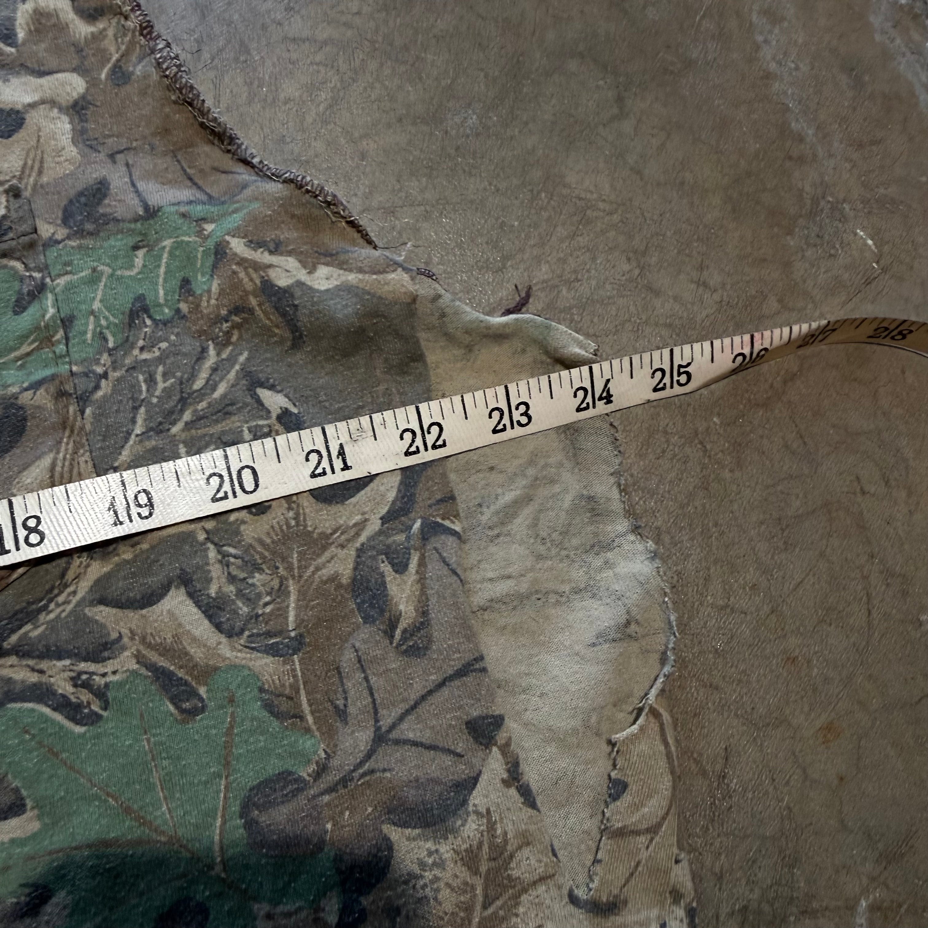size xl - Vintage ' 80's Camo Realtree Cut off sleeves ' tee