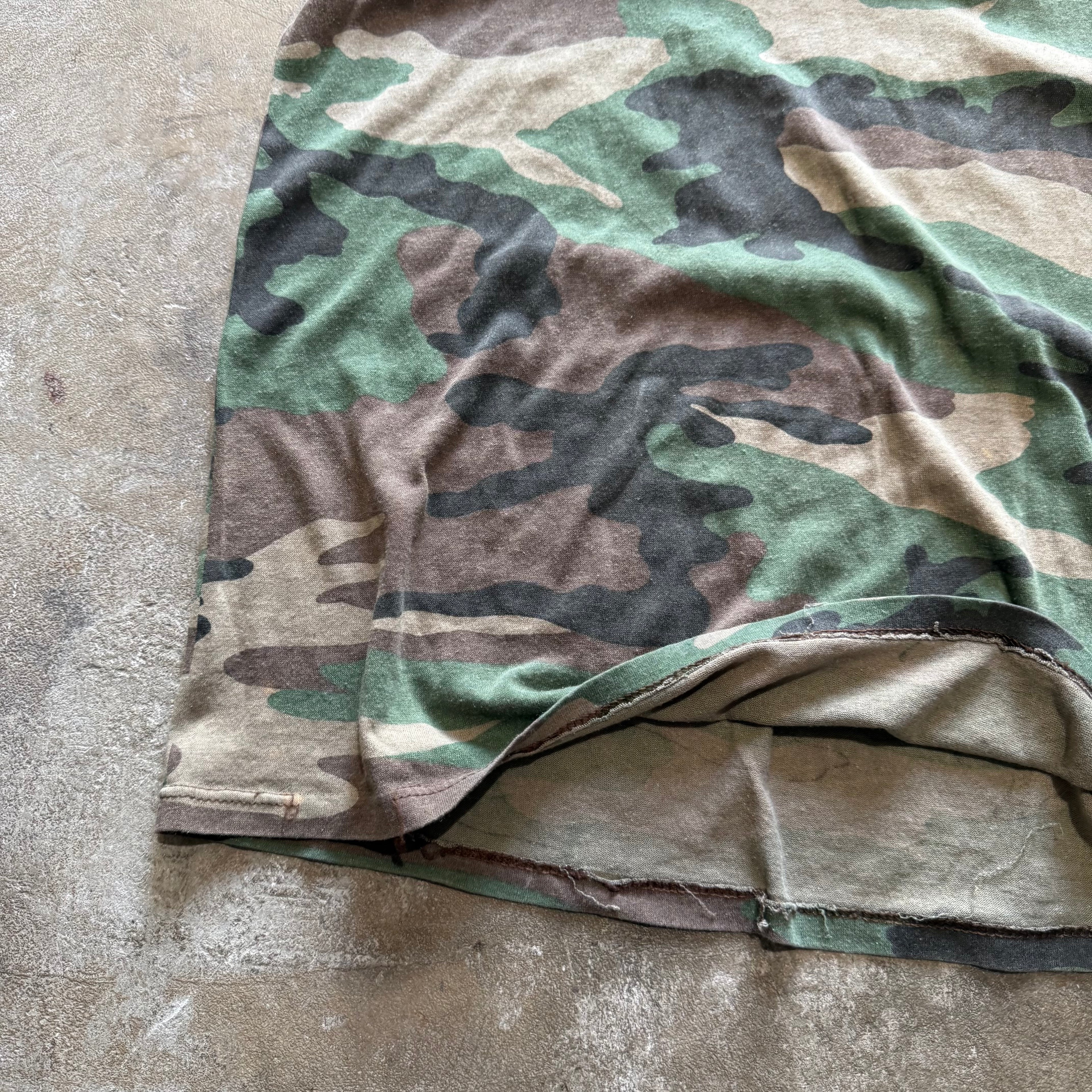 size xl - vintage ' 80's Camo ' tee