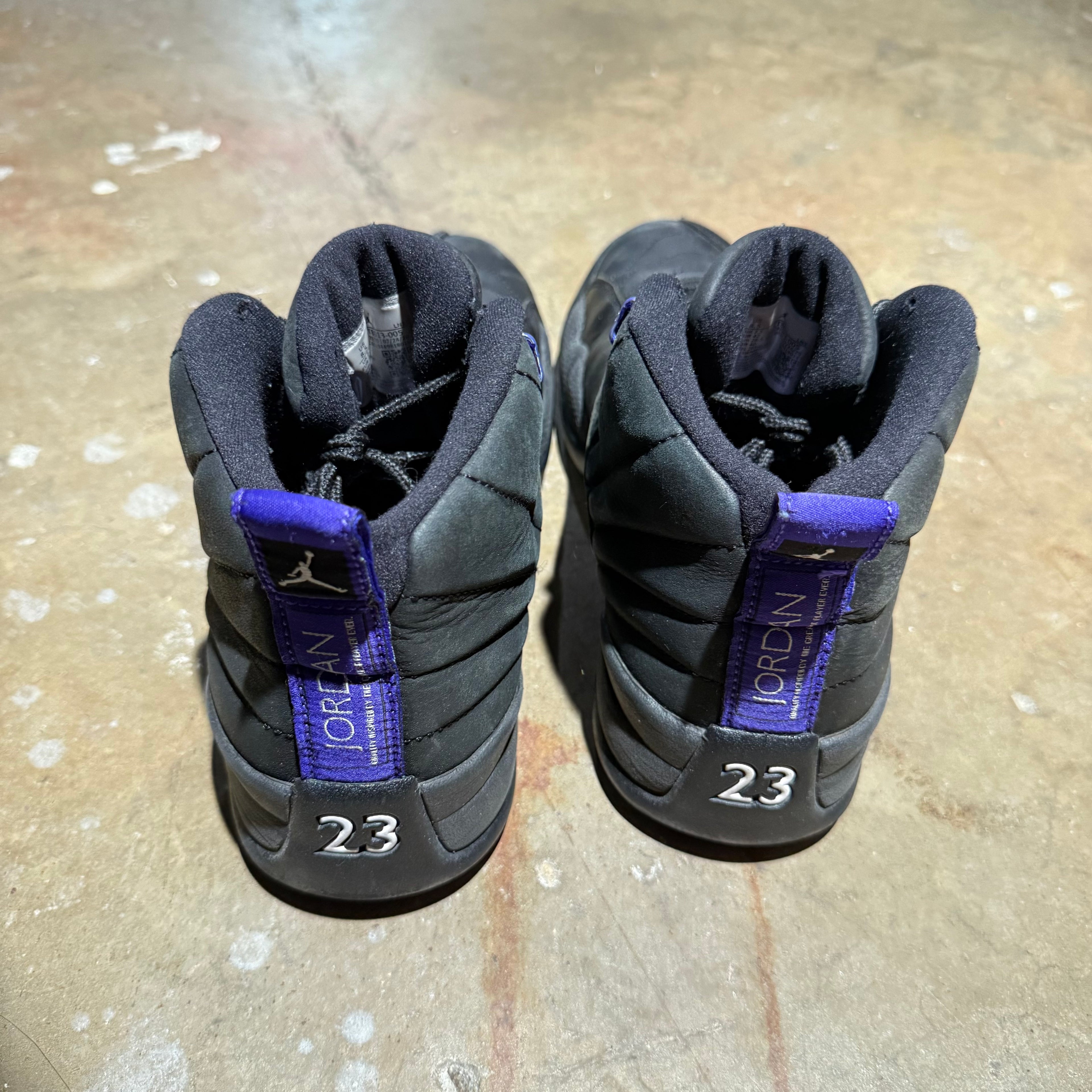 size 8.5 - Jordan 12 Retro ' Black Dark Concord '