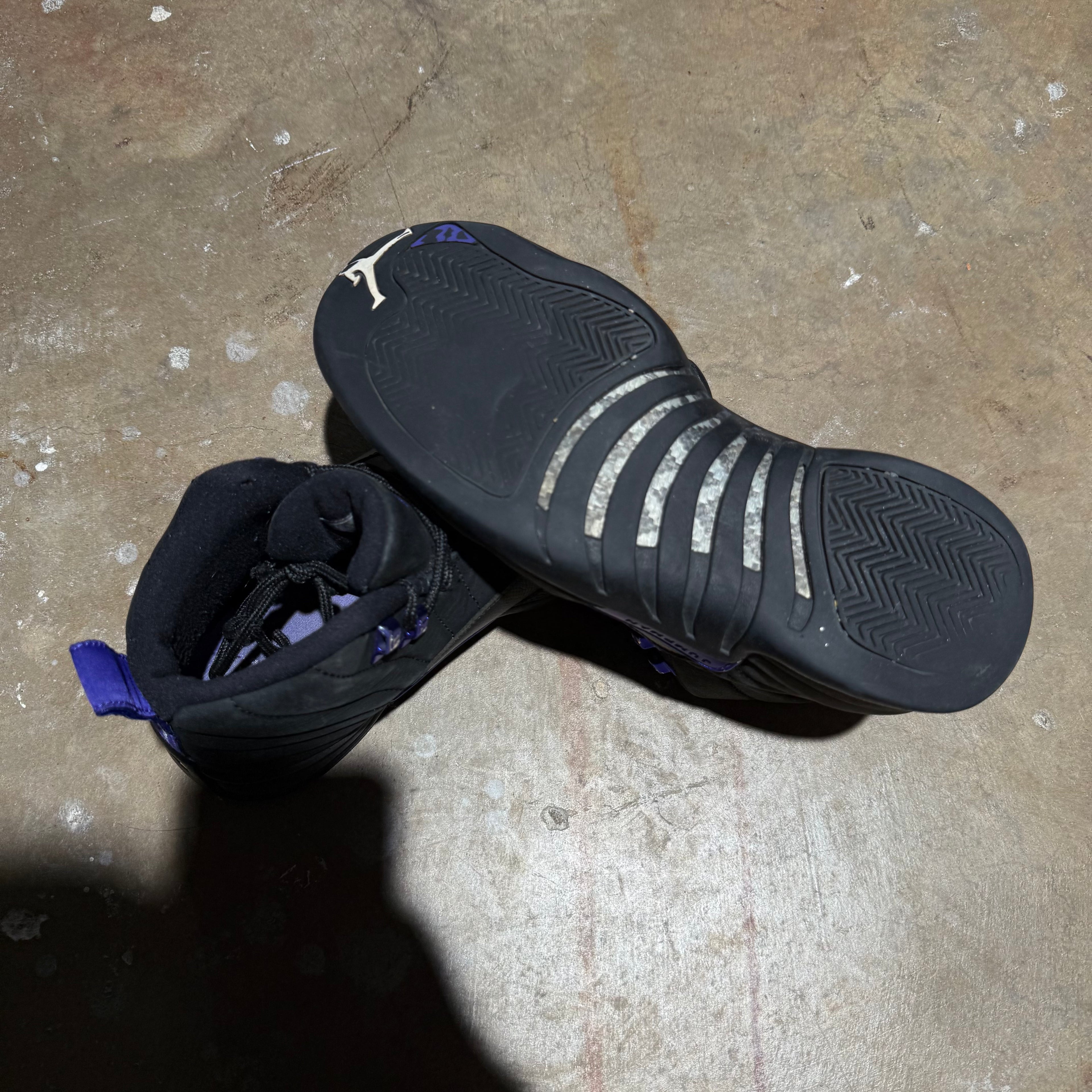 size 8.5 - Jordan 12 Retro ' Black Dark Concord '