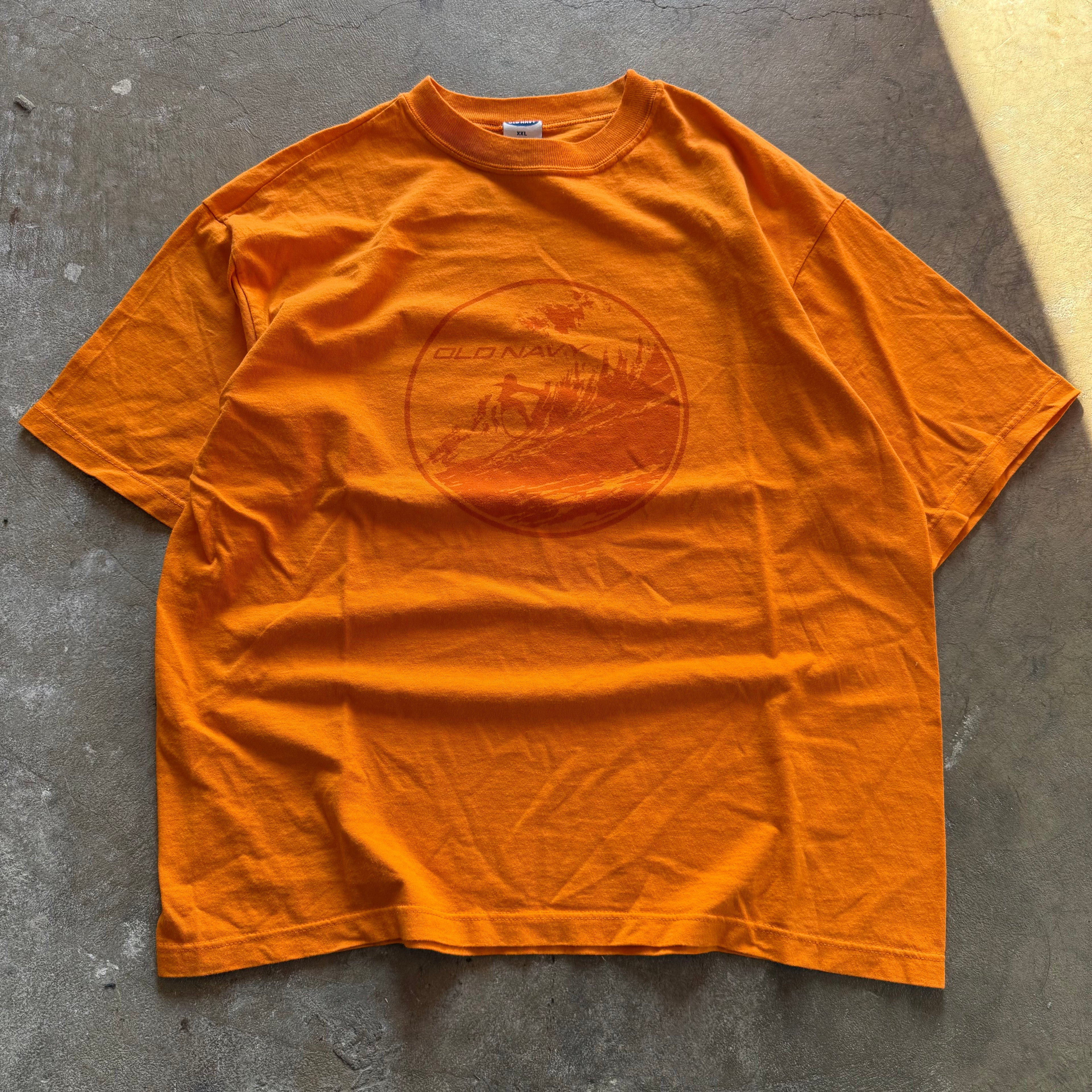 size medium - vintage ' Orangele old navy surfing ' tee