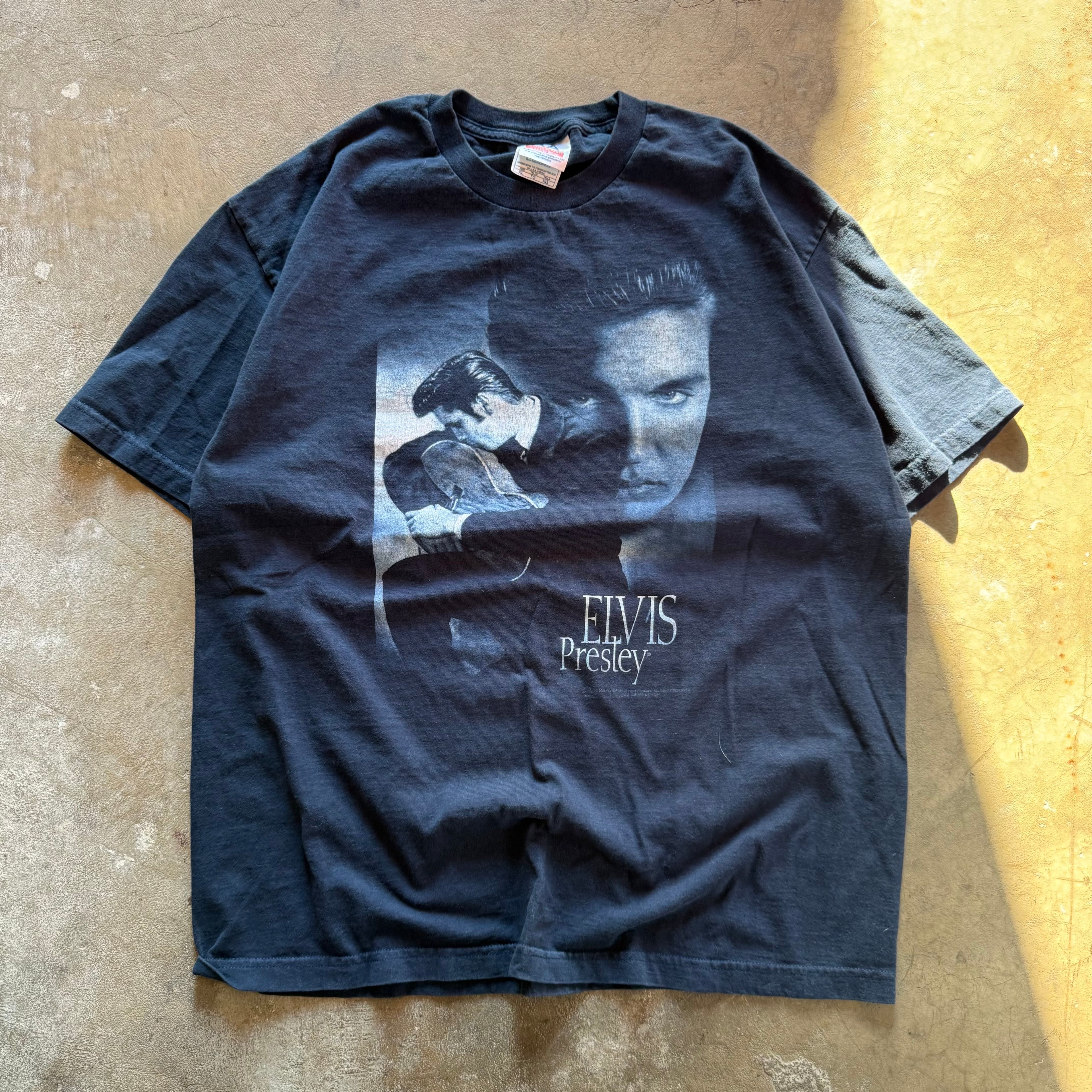 size xl - vintage ' 2003 Elvis Presley Band ' tee