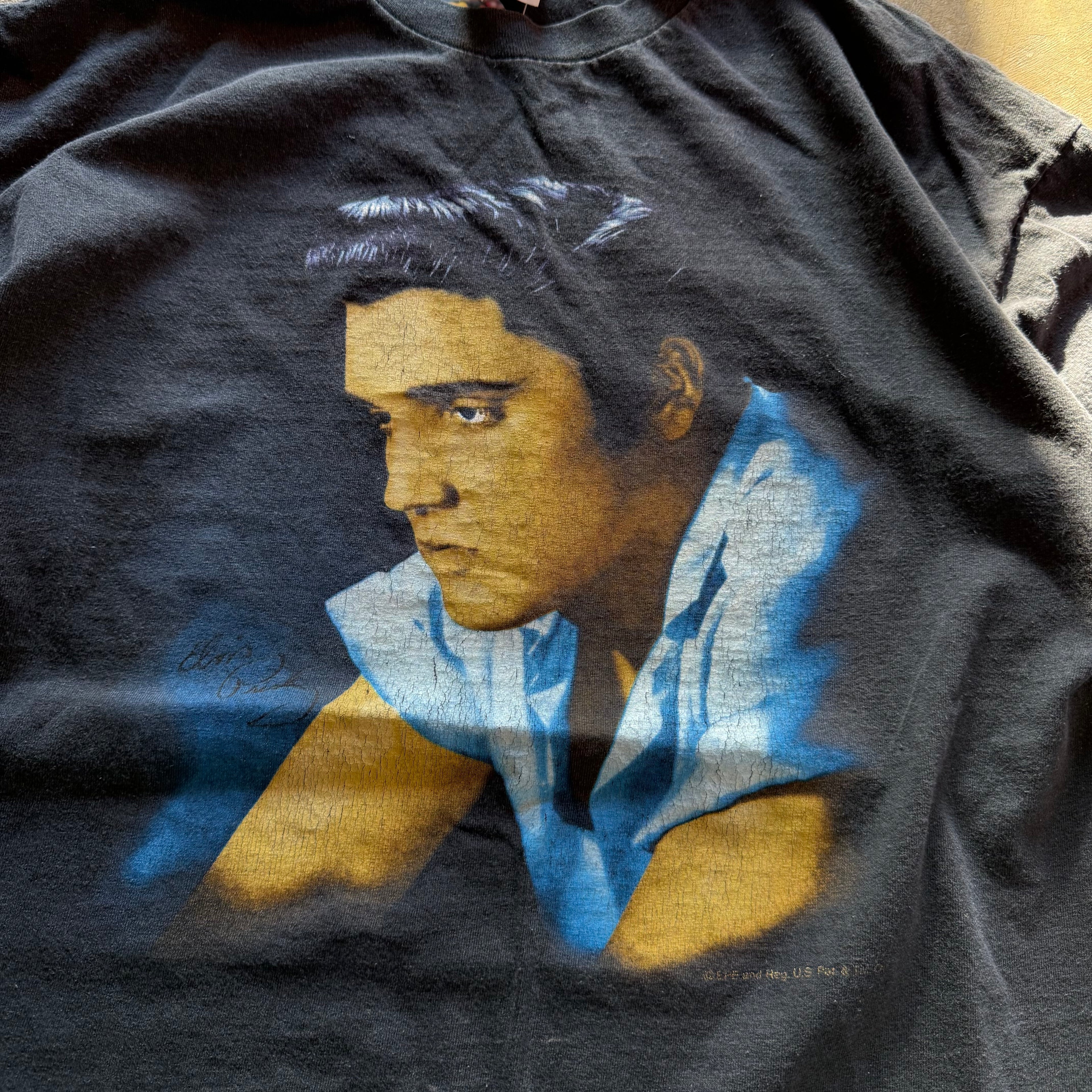 size xl - vintage ' Elvis Presley Faded ' tee
