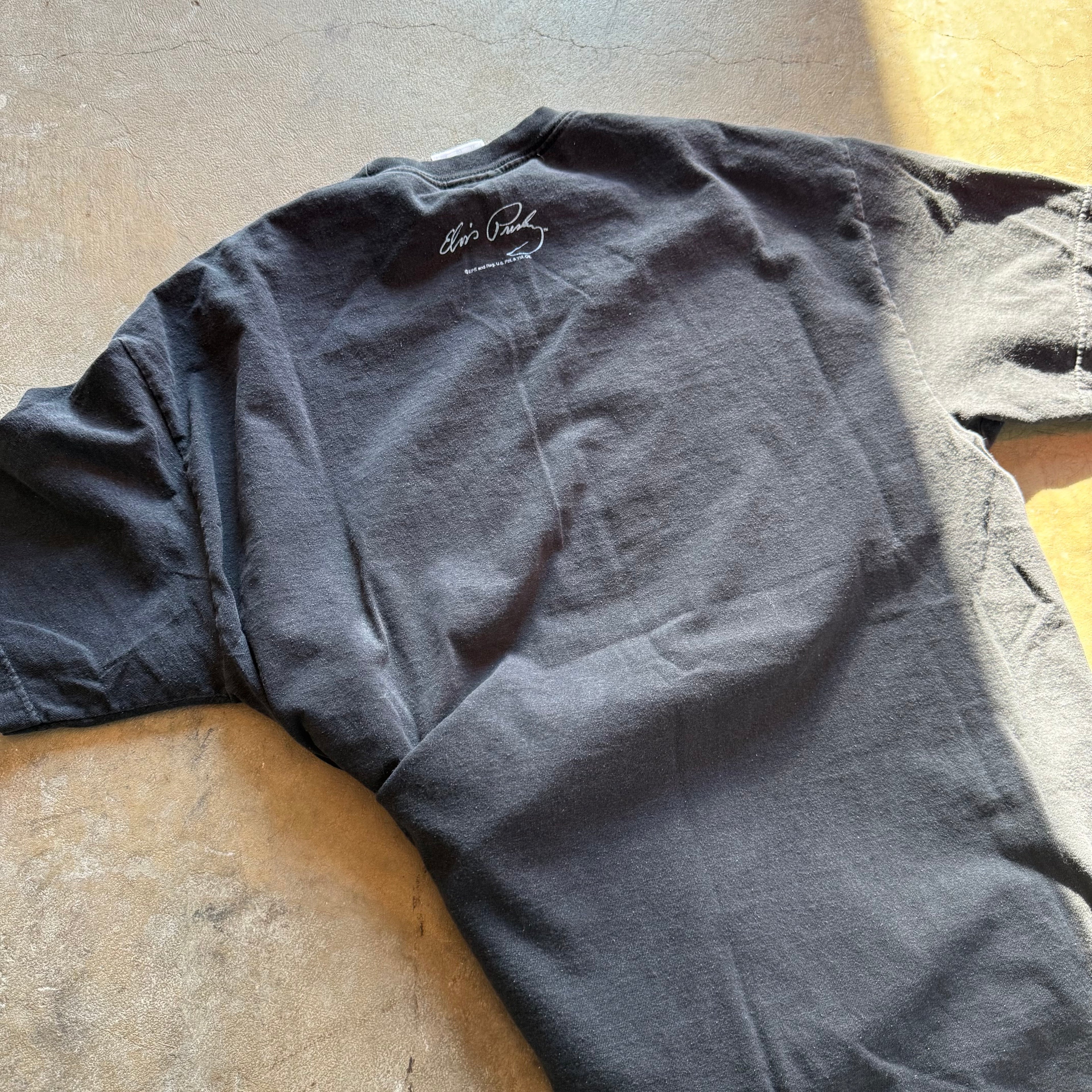 size xl - vintage ' Elvis Presley Faded ' tee
