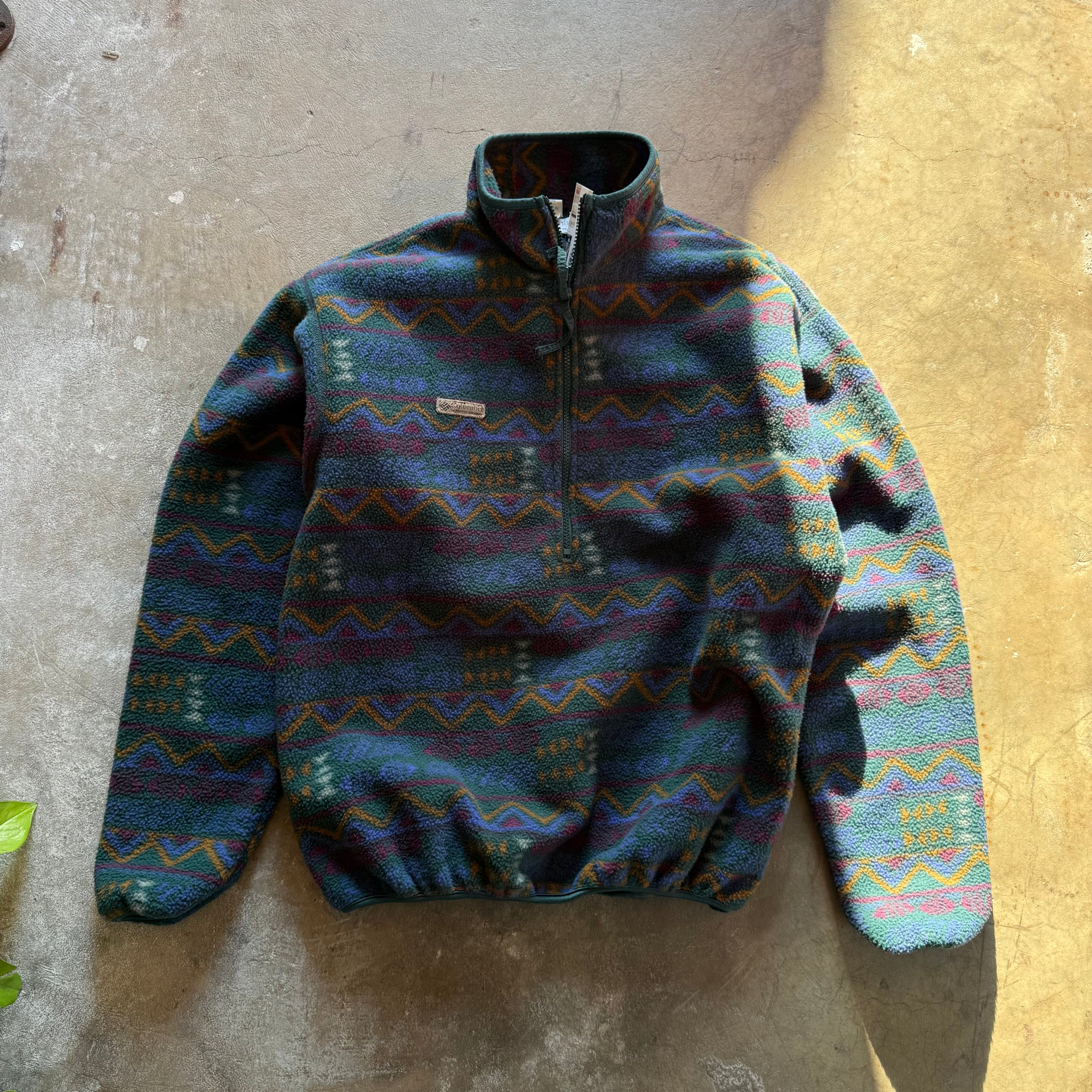 size medium - vintage ' Columbia  ' Fleece