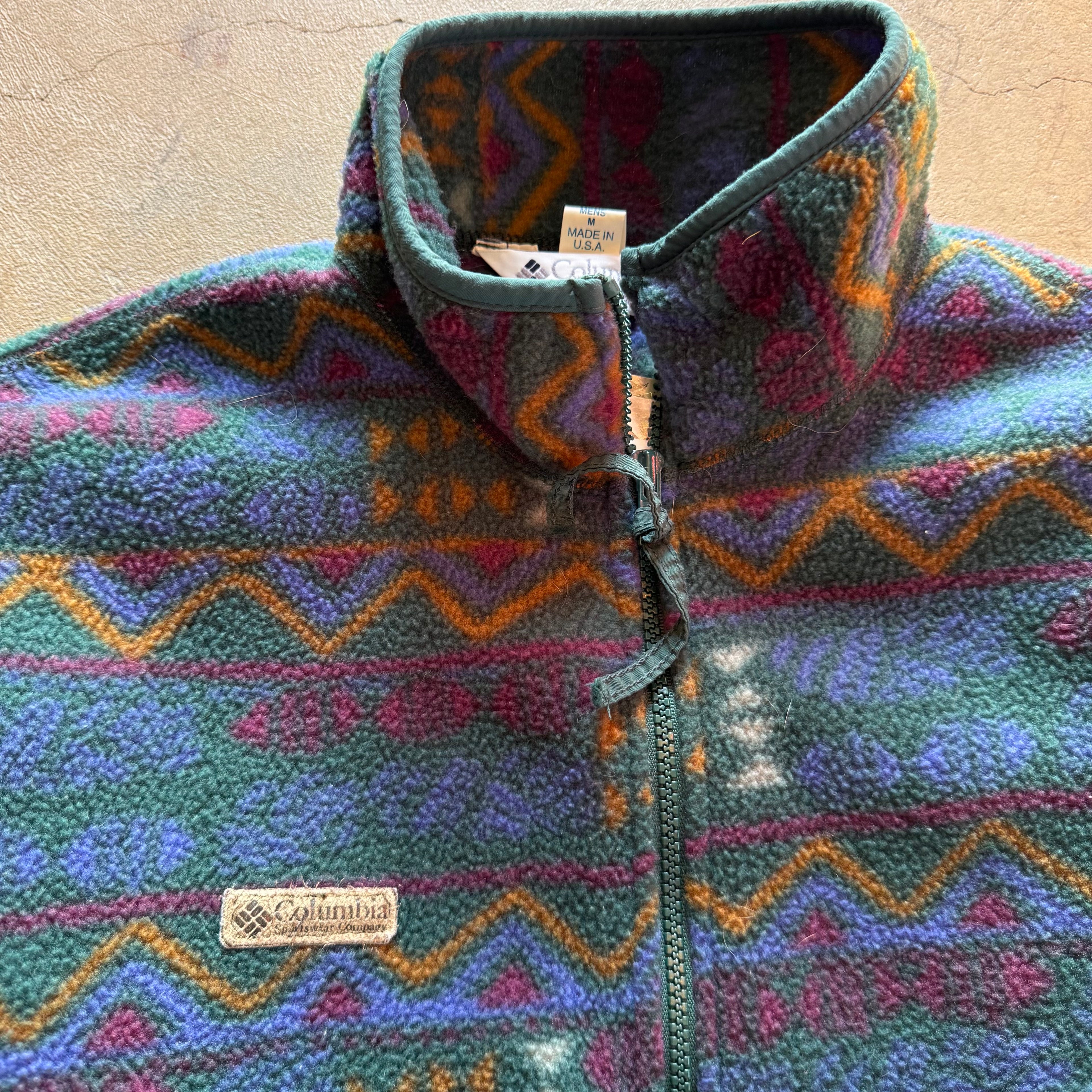 size medium - vintage ' Columbia  ' Fleece